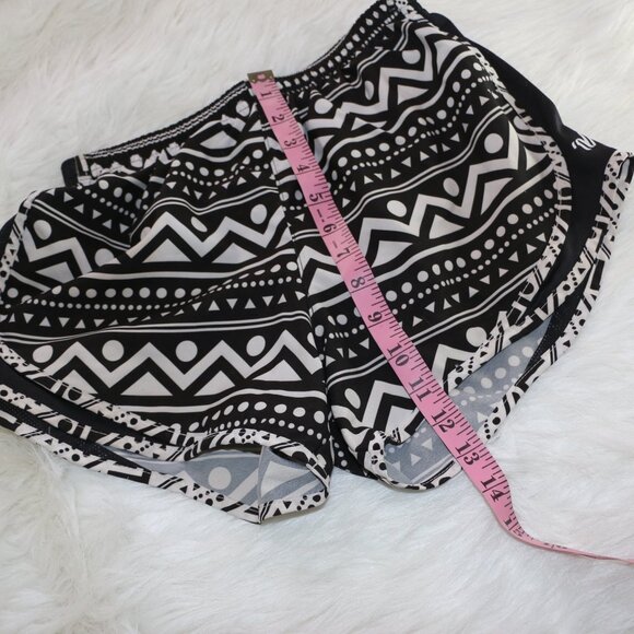Varsity Spirit Aztec Print Sprinter Shorts – Size Small 🖤🤍🏃‍♀️ - Picture 10 of 10